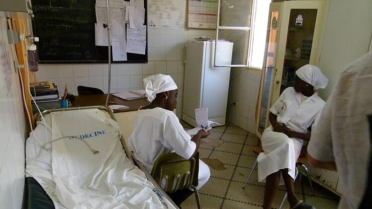Verbesserungsbedarf besteht in der beengten Notaufnahme des Hospitals in Thiès. Fotos: Marion Krüger-Hundrup