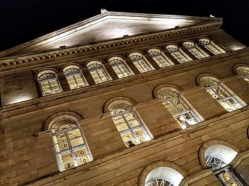 Ab sofort gelten im Landestheater für die Mitarbeitenden bei Proben und Aufführungen verschärfte Hygieneregeln. Deshalb muss auch der Spielplan angepasst werden.Foto: Jochen Berger