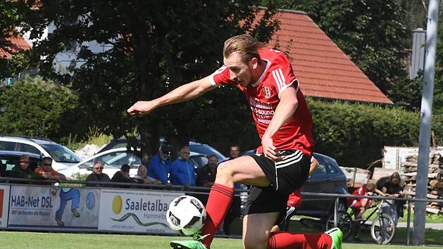 Auch als Fu&szlig;baller im Trikot des SC Diebach gibt Aldin Dzafic eine gute Figur ab. Foto: Hopf