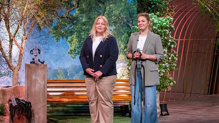 Andrea Heuser (l.) ist großer "Höhle der Löwen"-Fan, doch niemand will in ihre Hundeleine "dogs-guard" investieren.