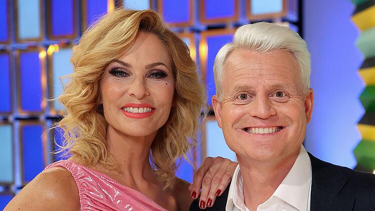 Sonya Kraus und Guido Cantz moderierten 2024 eine Wiederauflage des TV-Klassikers "Gl&uuml;cksrad" bei RTLZWEI.