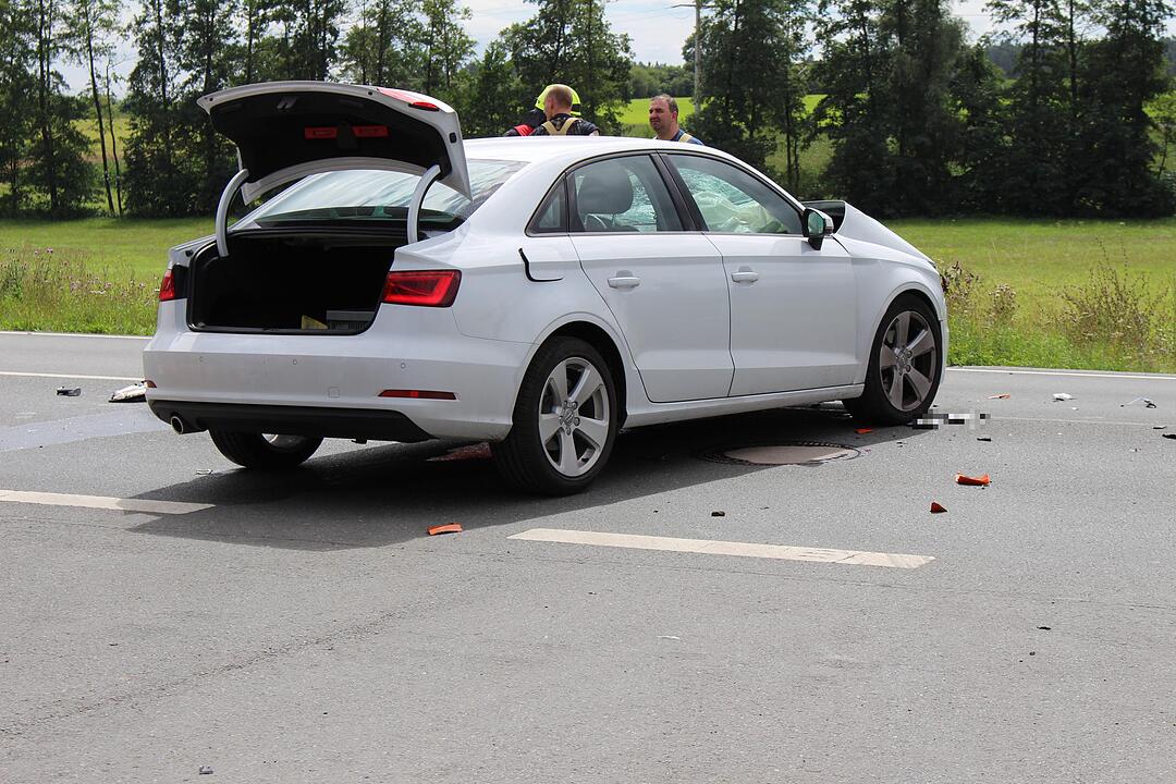 Kreis Neustadt/Aisch: Motorrad kracht ungebremst in Audi – 28-Jähriger stirbt