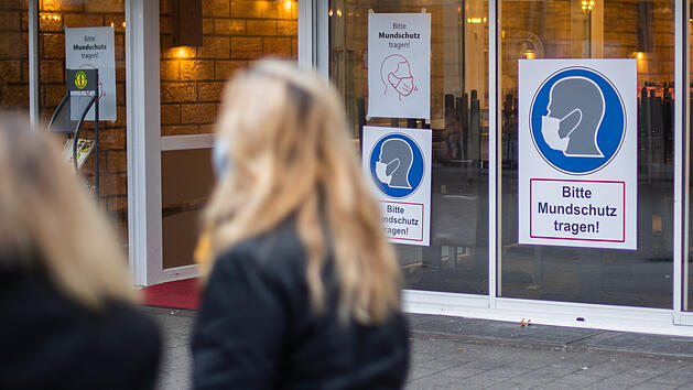 Kein Zutritt zu Gastronomie, Freizeit und Kultur für Ungeimpfte: Mit diesen Regeln reagiert Österreich auf steigende Infektionszahlen. Die CSU denkt über ähnliche Szenarien nach.