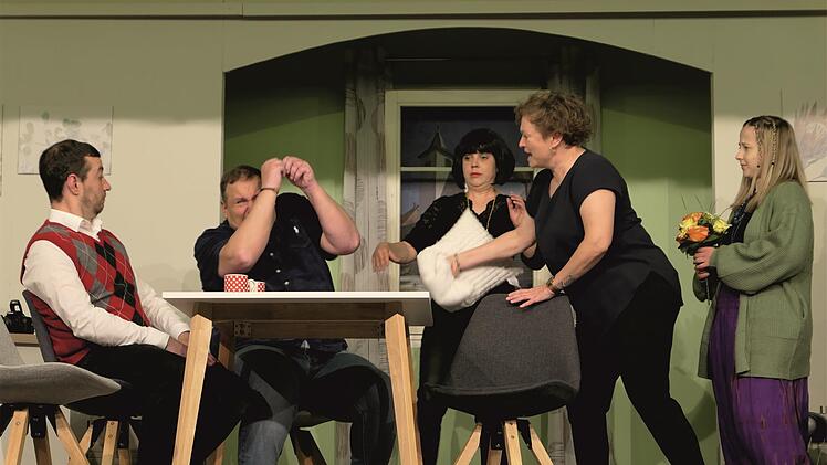 Die Theatergruppe Thundorf hat insgesamt zehn Vorstellungen gegeben. In dem St&uuml;ck waren unter anderem zu sehen (von links) Marius Braun, Simon Gessner, Linda Kaiser, Sabrina Bieber und Pauline Gessner.