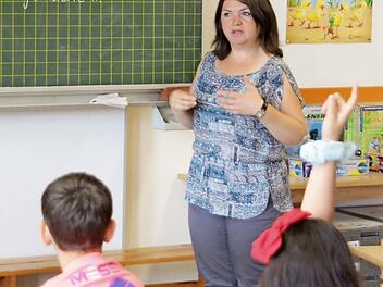 Natalia Weiche gibt seit eineinhalb Jahren Deutsch-Förderkurse für Flüchtlingskinder an der Mainleuser Schule. Foto: Jürgen Gärtner