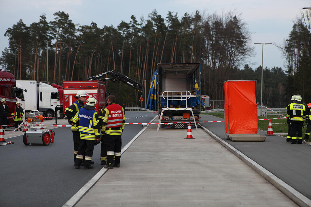 Gefahrgutaustritt auf Parkplatz an A6