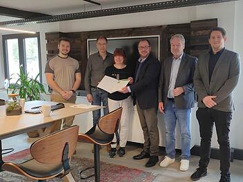 Landkreis Coburg: Familienbetrieb erh&auml;lt Partnerurkunde f&uuml;r Umwelt- und Klimapakt