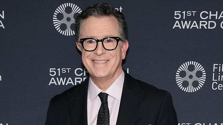Auch nach dem Ende seiner "Late Show" sorgt Stephen Colbert f&uuml;r Schlagzeilen.