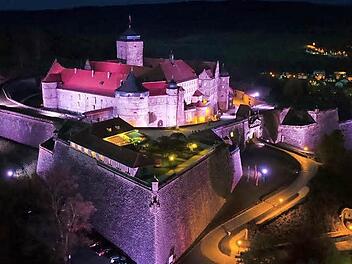 37 Strahler mit je 100 Watt werfen ein zauberhaftes Licht auf die Festung Rosenberg. Foto: Stadt Kronach