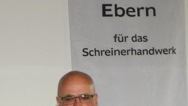 Schulleiter Oliver Dünisch bei seiner Rede.Fotos: Günther Geiling