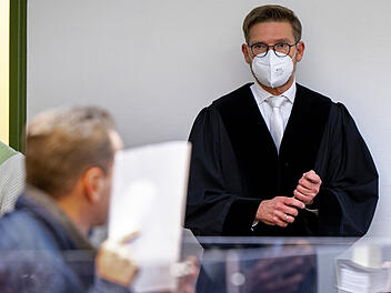 Mann bet&auml;ubt und vergewaltigt seine Ehefrau vor laufender Kamera - Prozess beginnt