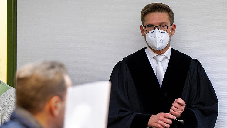 Mann bet&auml;ubt und vergewaltigt seine Ehefrau vor laufender Kamera - Prozess beginnt