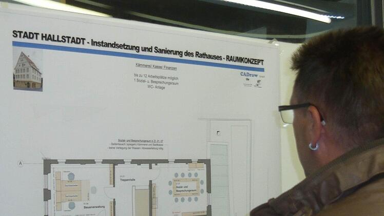 Pläne hängen schon in den jeweiligen Geschossen.Foto; Schreiber