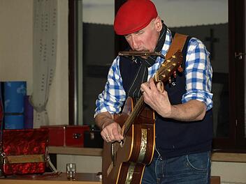 Konrad Albert zeigt bei seinen Konzerten stets vollen Einsatz.  Foto: Stefan Geiger