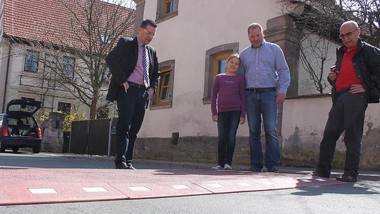 Im Adelsdorfer Ortsteil Lauf wurden die Schwellen 2012 installiert und bald wieder abgebaut. Foto: Andreas Dorsch