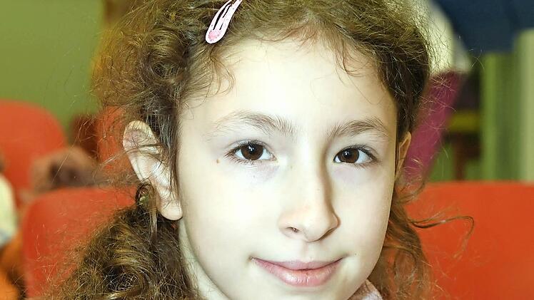 Rachida (10): "Ich stell' mir vor, dass der Nikolaus ein riesiges Iglu hat. Am Nordpol. Da sind alle Geschenke drin. Nebenan steht ein großes Haus - da wohnt er. Durch das Iglu kann man nicht zu Fuß laufen, da muss man fliegen." Foto: Ronald Rinklef