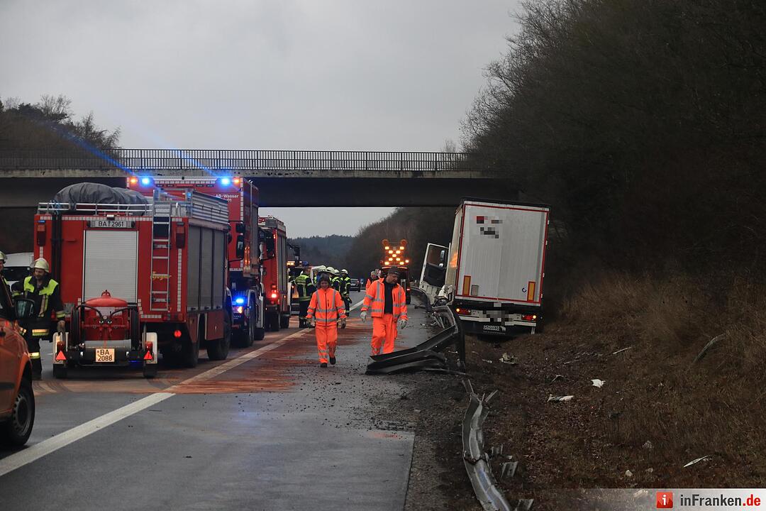 Leitplanke niedergewalzt und Tank aufgerissen - Lkw verunfallt auf der A3