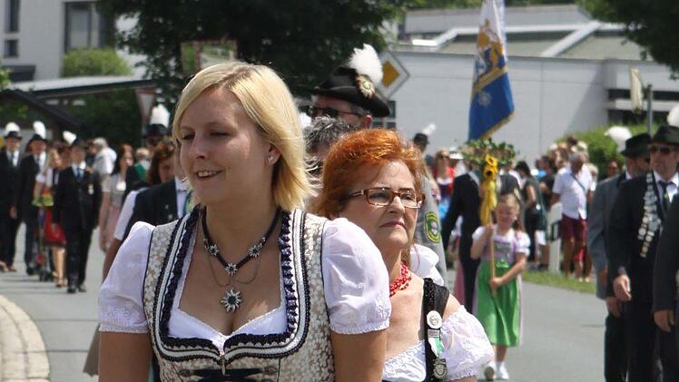 Impressionen vom Schützenumzug in Wallenfels. Foto: Michael Wunder