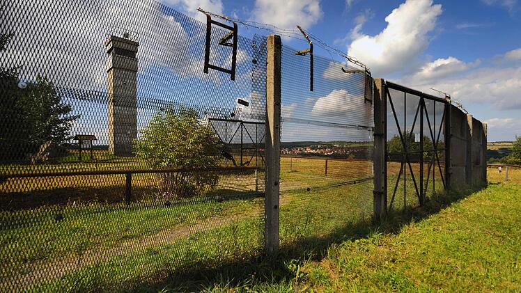 Neben 22 Grenzwachtürmen vermittelt die Gedenkstätte am Point Alpha ein lebendiges Bild der Geschichte. Foto: Rhön Marketing GbR