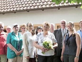 Rosemarie Müller mit ihrem Geburtstagsstrauß Foto: Werner Reißaus