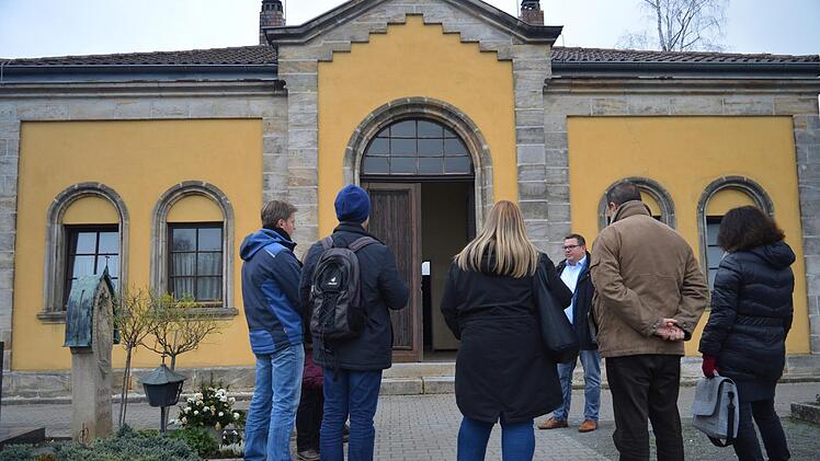 Die alte historische Aussegnungshalle auf dem alten Friedhof soll zu einem Kolumbarium werden. Foto: Ronald Heck