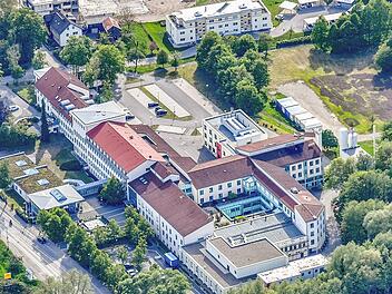 Die Juraklinik Scheßlitz ist Sitz der Verwaltung der Krankenhausgesellschaft (GKG). Foto: Ronald Rinklef