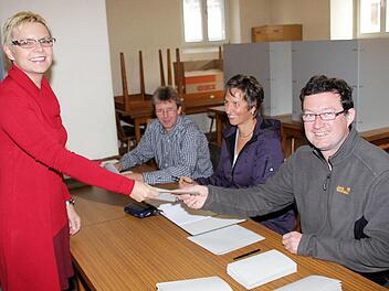 Sabine Dittmar wählte im Maßbacher "Haus der Vereine". Foto: Dieter Britz
