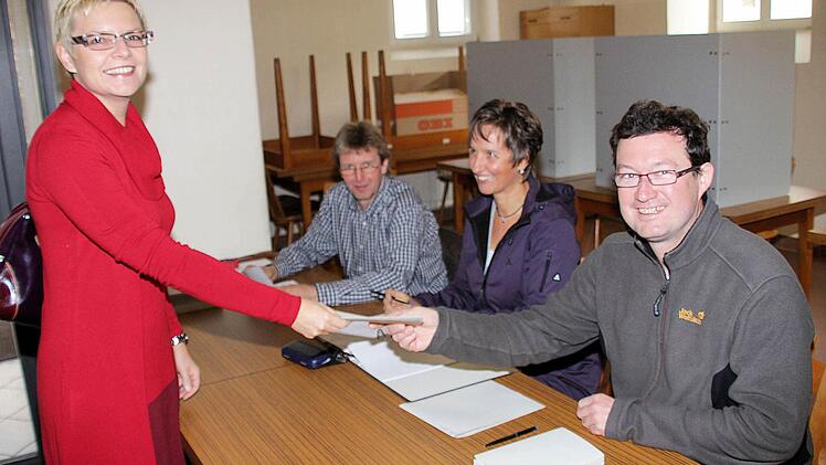 Sabine Dittmar wählte im Maßbacher "Haus der Vereine". Foto: Dieter Britz