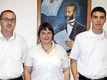 Sie wollen die Wasserwacht Münnerstadt reaktivieren und so vor der drohenden Auflösung retten: Der Technische Leiter Falk Hannemann, die Vorsitzende Melanie Hannemann und Vorstandsmitglied Jonas Kuhn. Foto: Dieter Britz