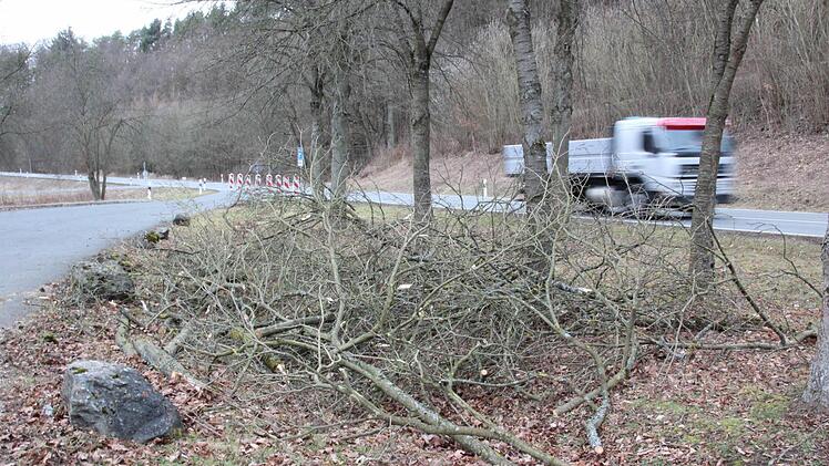 Der Tag danach: Der Parkplatz kurz vor Horb in der Nähe der Kläranlage Steinachtal war am Freitagvormittag noch gesperrt. Foto: Lisa Kieslinger