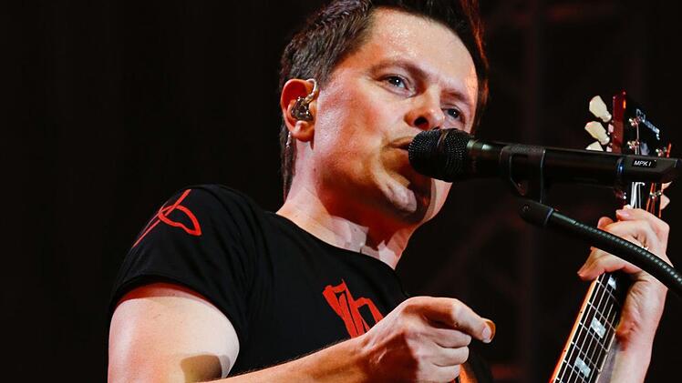 Michael Patrick Kelly begeisterte am Sonntagabend auf dem Schlossplatz.  Obwohl das Konzert wegen eines Gewitters unterbrochen werden musste, feierten die Besucher bis zum Schluss.Matthias Hoch