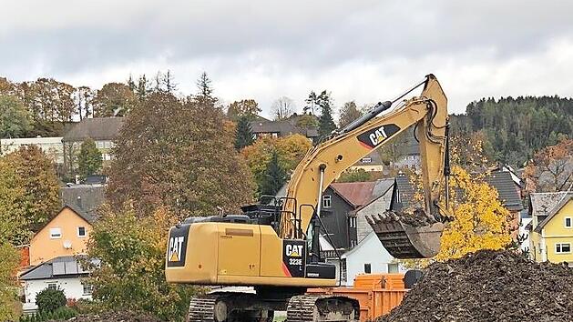 Im Markt Tettau soll nach dem Abriss eines alten Hauses ein neues Mehrfamilienhaus gebaut werden.