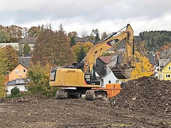 Im Markt Tettau soll nach dem Abriss eines alten Hauses ein neues Mehrfamilienhaus gebaut werden.