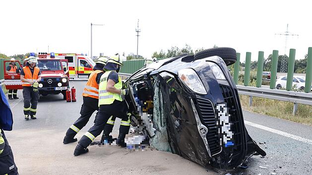 Ein Zw&ouml;lfj&auml;hriger Junge wurde bei dem Unfall am schwersten verletzt: Er schwebt laut aktuellen Informationen in Lebensgefahr.
