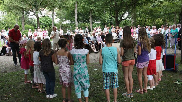 Open-Air der Chöre im Bad Bockleter Kurpark  Foto: Arnold Nöth