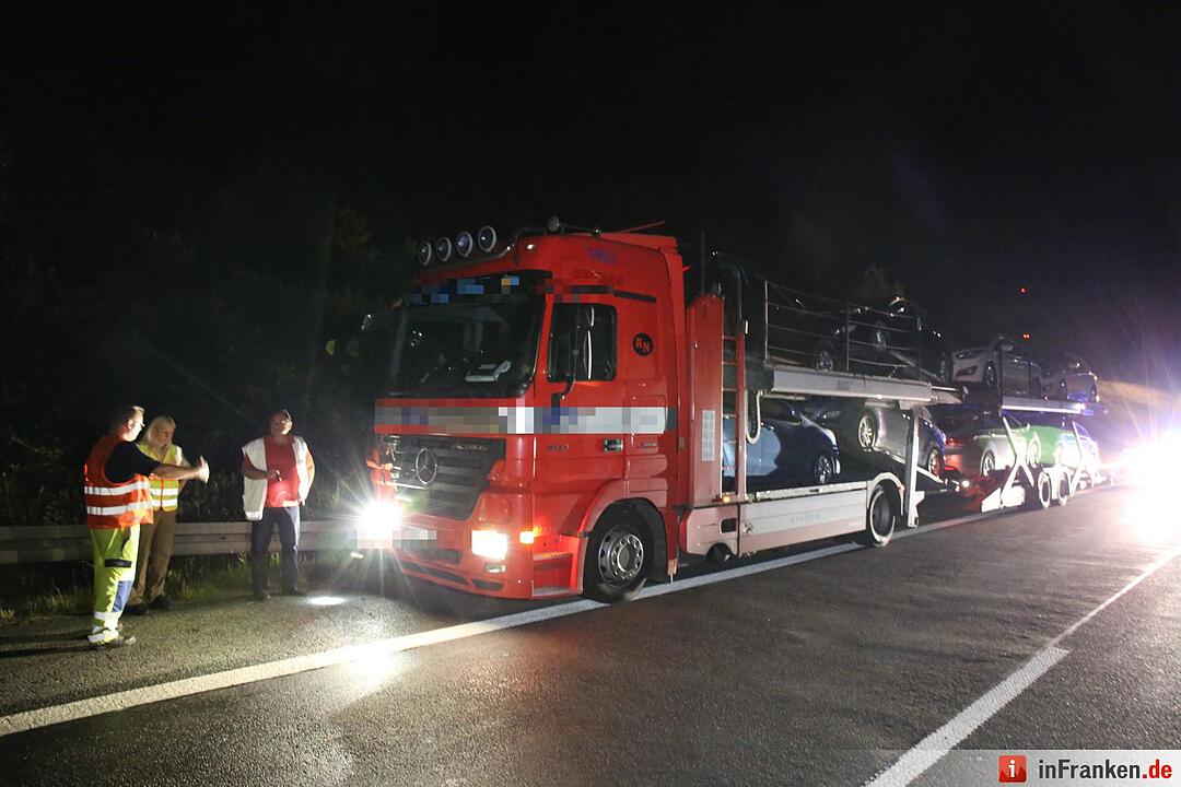 Fußgänger auf A93 von Lkw erfasst