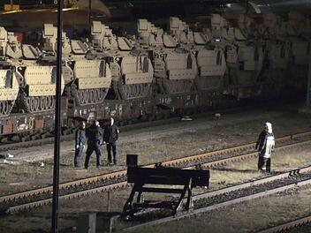 Am Mittwochabend ist es am Bahnhof in Hof zu einem schweren Unfall gekommen. Ein 21-Jähriger wurde schwer verletzt. Foto News 5/ Fricke