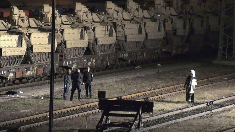 Am Mittwochabend ist es am Bahnhof in Hof zu einem schweren Unfall gekommen. Ein 21-Jähriger wurde schwer verletzt. Foto News 5/ Fricke