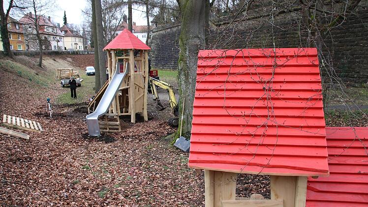 Im Stadtpark an der Kreuzung Bamberger Straße/Andreas-Steinmetz-Straße entsteht ein Spielplatz für Kinder im Kindergartenalter. Foto: Ekkehard Roepert