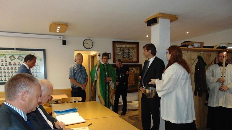 Pfarrer Andreas Hornung bei der EInweihung der neuen Räume