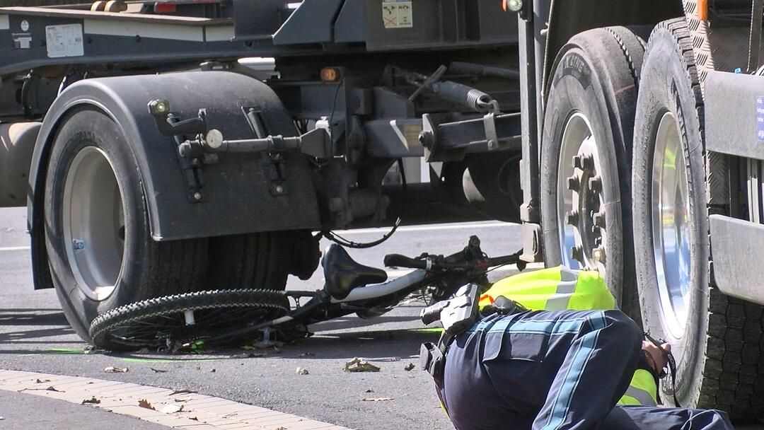 Fahrradfahrerin in Unterfranken von Lkw erfasst