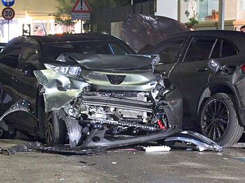 Auto rast in Fußgänger: Zwei deutsche Schülerinnen sterben