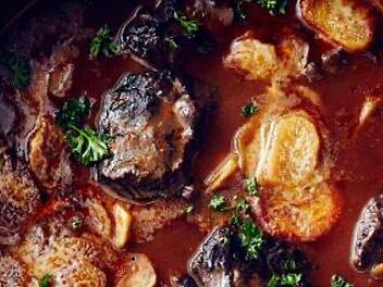 Ochsenb&auml;ckchen in Rotweinso&szlig;e