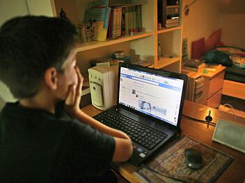 Wer fiese Leute kennt, kann schnell Opfer von Cyber-Mobbing werden. Foto: Oliver Berg/dpa