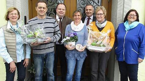 Ehrungen prägten die Jahreshauptversammlung des Gartenbauvereines Gösmes-Walberngrün. Unser Bild zeigt (von links) 2. Vorsitzende Ingrid Werner, Manfred Schübel, Bürgermeister Werner Burger, Vorsitzende Bianca Göbel, Kreisvorsitzenden Günter Reif, Margit Peetz und 3. Bürgermeisterin Kitty Weiß. Foto: Klaus-Peter Wulf