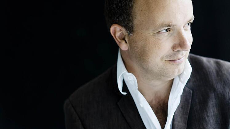 Roland Kluttig dirigiert am Samstag (11 Uhr) das Concertion und am Montag das Sinfoniekonzert (20 Uhr) im Landestheater Coburg.Foto: Marco Borggreve