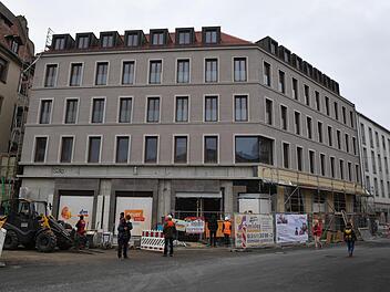 Blick von der Promenade am Zentralen Omnibusbahnhof auf das "Quartier an den Stadtmauern" in Bamberg: Am 23. November eröffnet hier ein dm-Drogeriemarkt. Foto: Ronald Rinklef