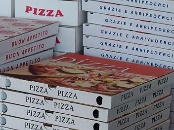 pizza.de ist Geschichte: Der Lieferservice informierte seine Kunden via Twitter, dass er von einem Konkurrenten aufgekauft wurde. Das macht die Kunden sauer. Symbolfoto: pixabay.com/Hans