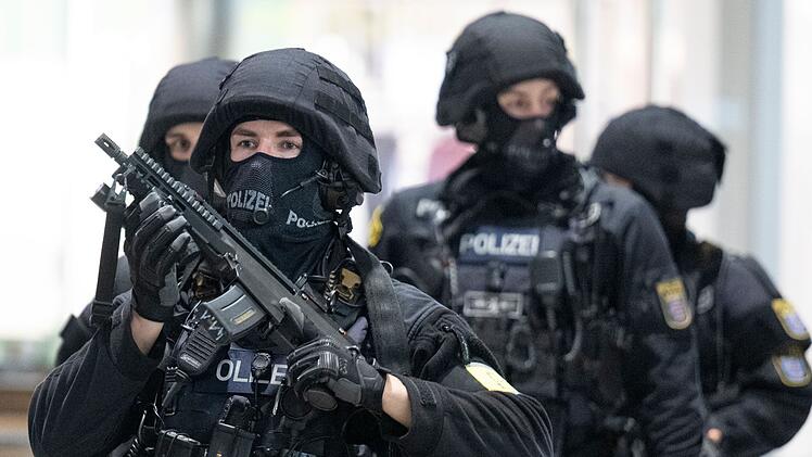 Polizeieinsatz im Nordwestzentrum in Frankfurt