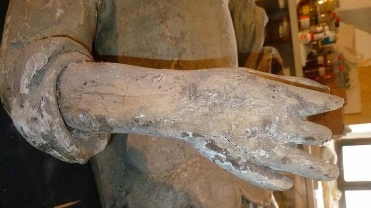 Finger waren abgebrochen.